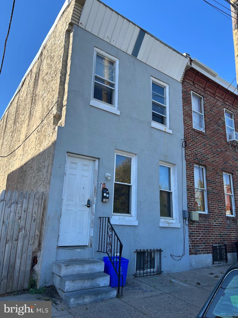 1850 E Madison St Property Photo 2