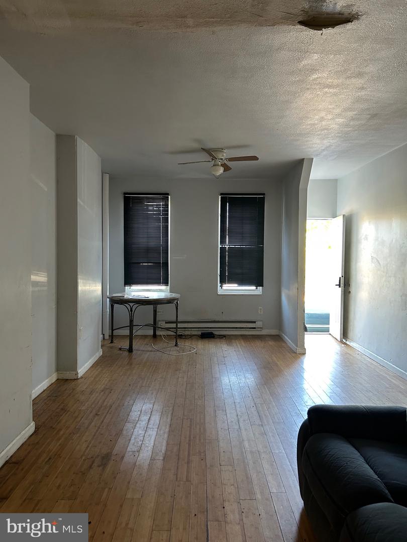 1850 E Madison St Property Photo 4