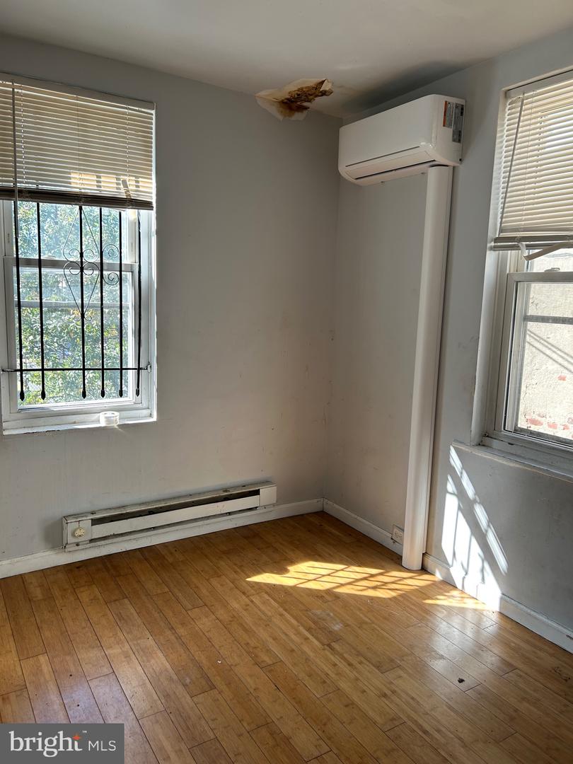 1850 E Madison St Property Photo 25
