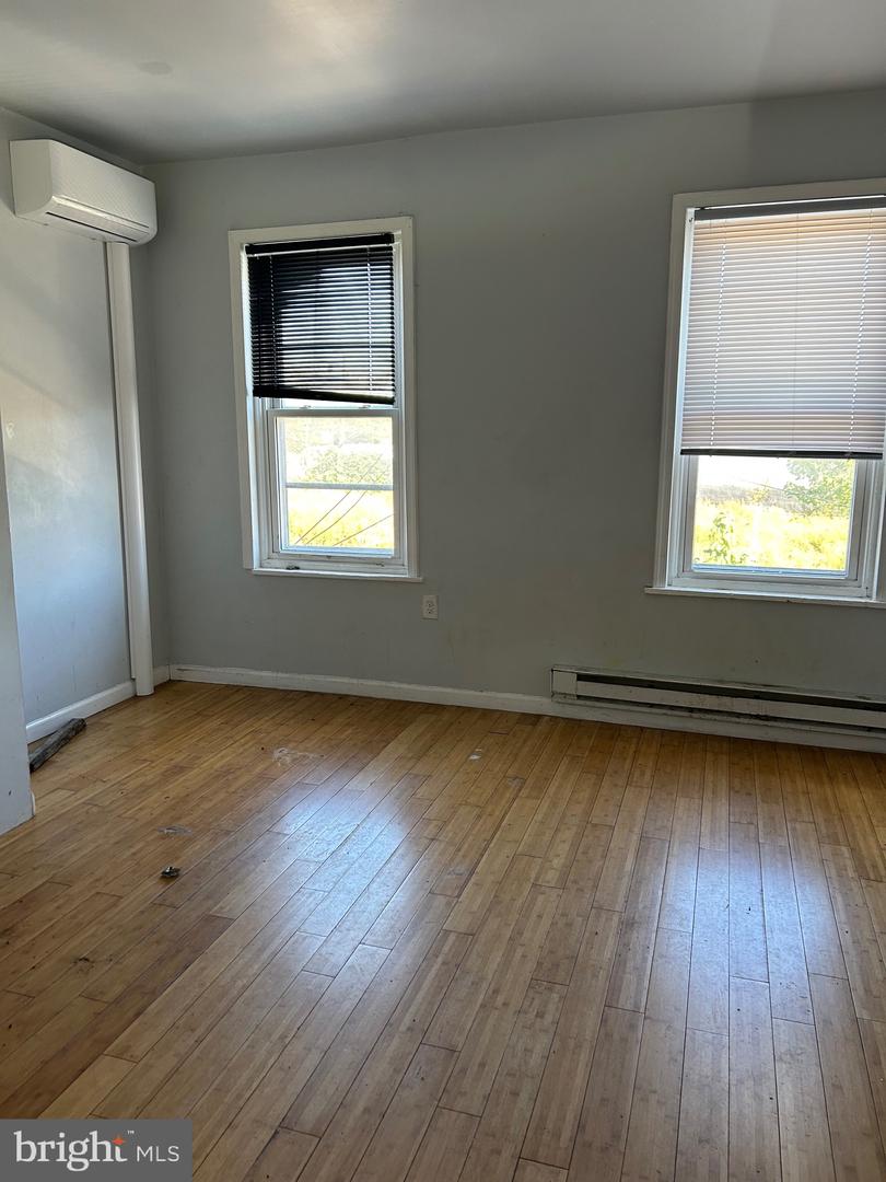 1850 E Madison St Property Photo 32