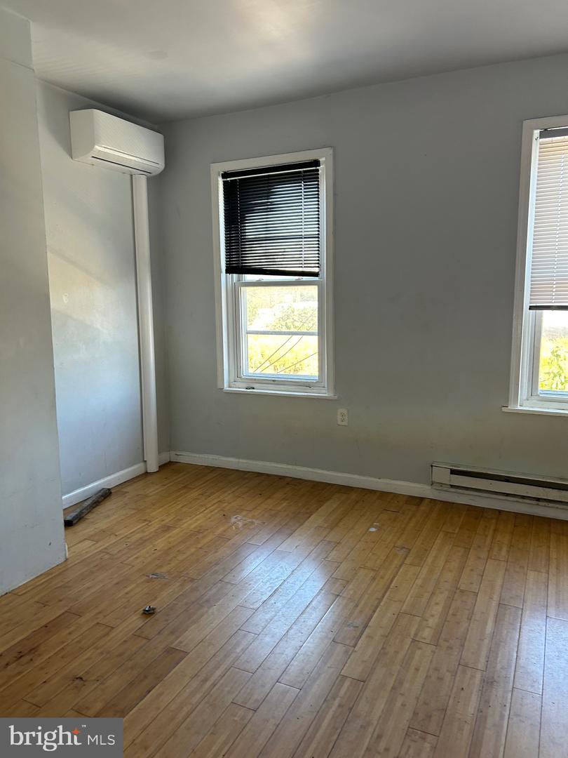 1850 E Madison St Property Photo 33