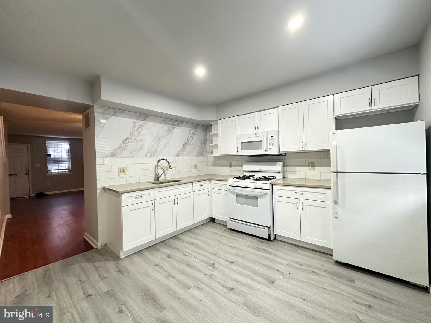 1616 DIAMOND ST Property Photo 1