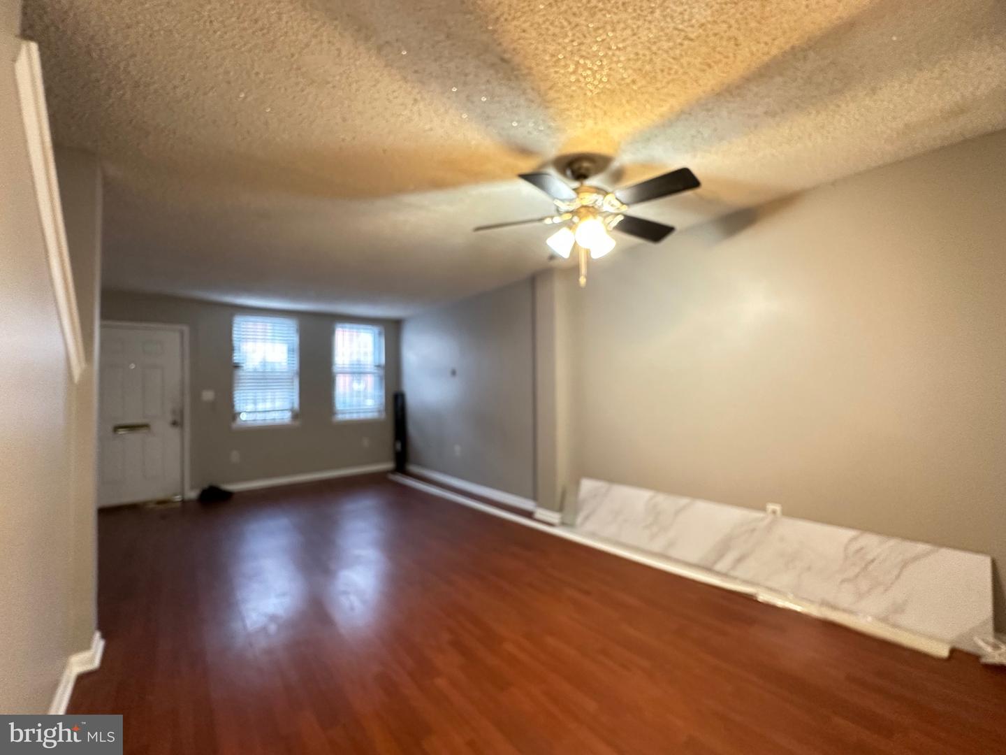 1616 Diamond St Property Photo 4