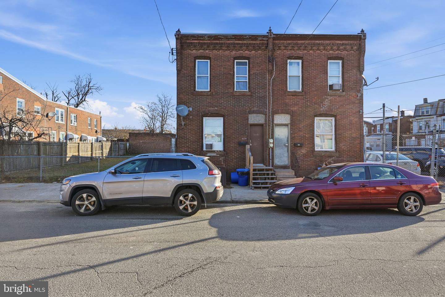 2049 MARGARET ST Property Photo 1