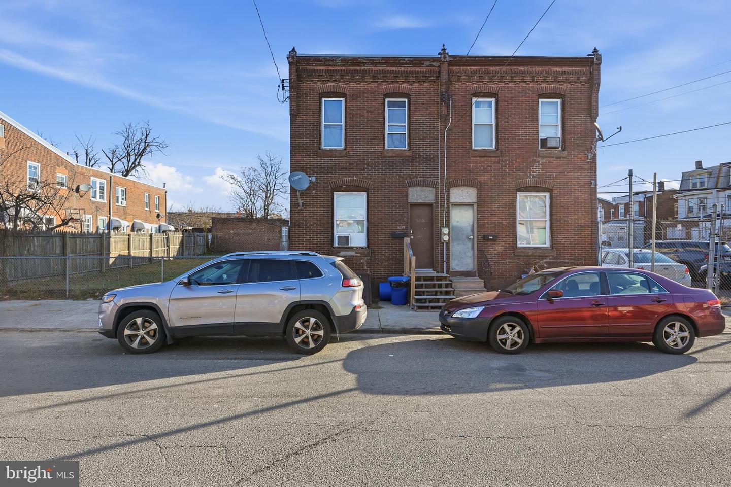 2051 MARGARET ST Property Photo 1