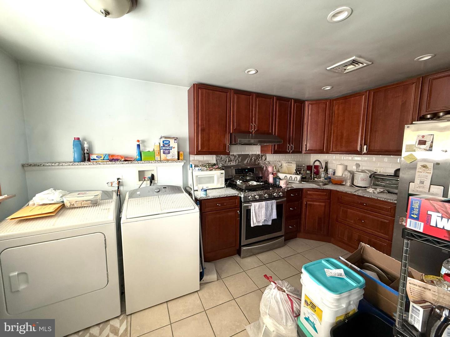 2555 S Jessup St Property Photo 8