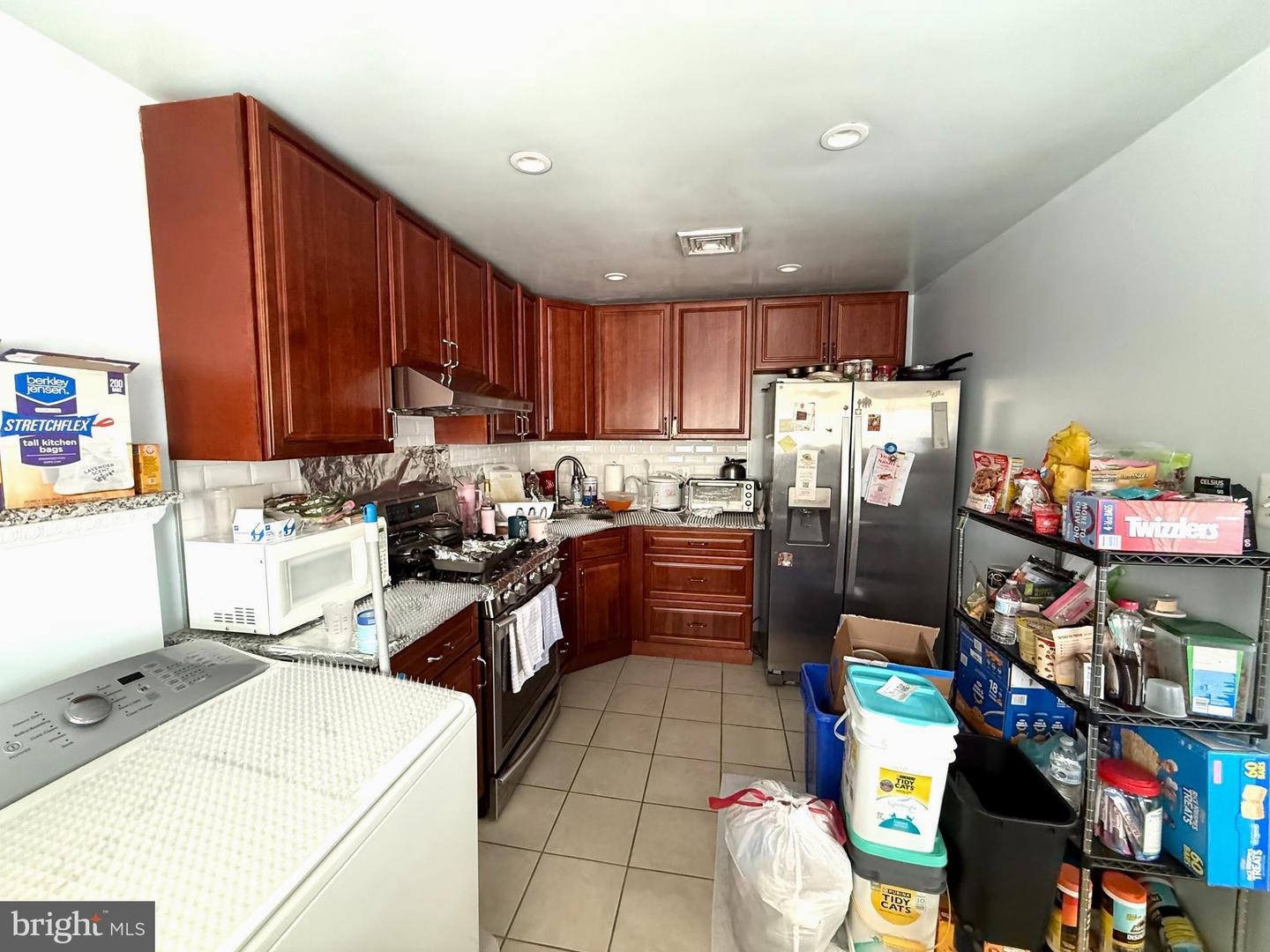 2555 S Jessup St Property Photo 9