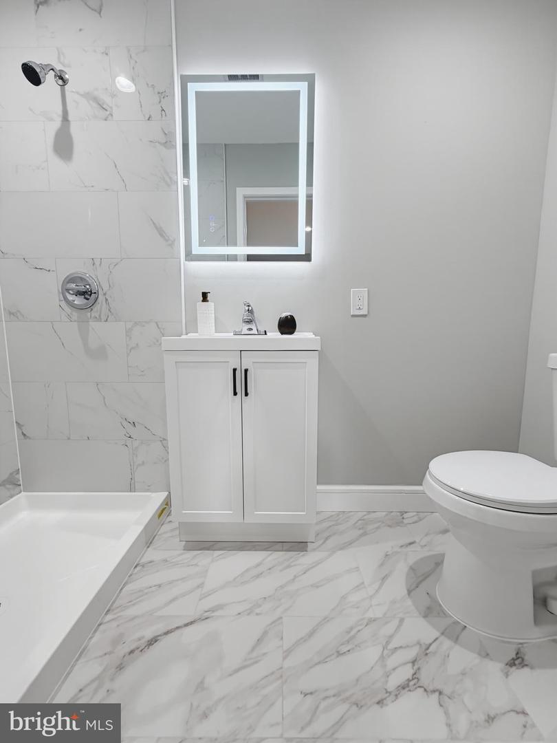 5357 N Sydenham St Property Photo 63