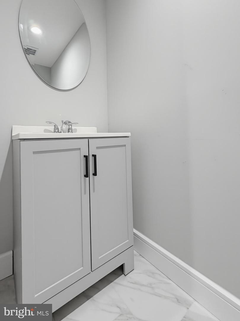 5357 N Sydenham St Property Photo 79