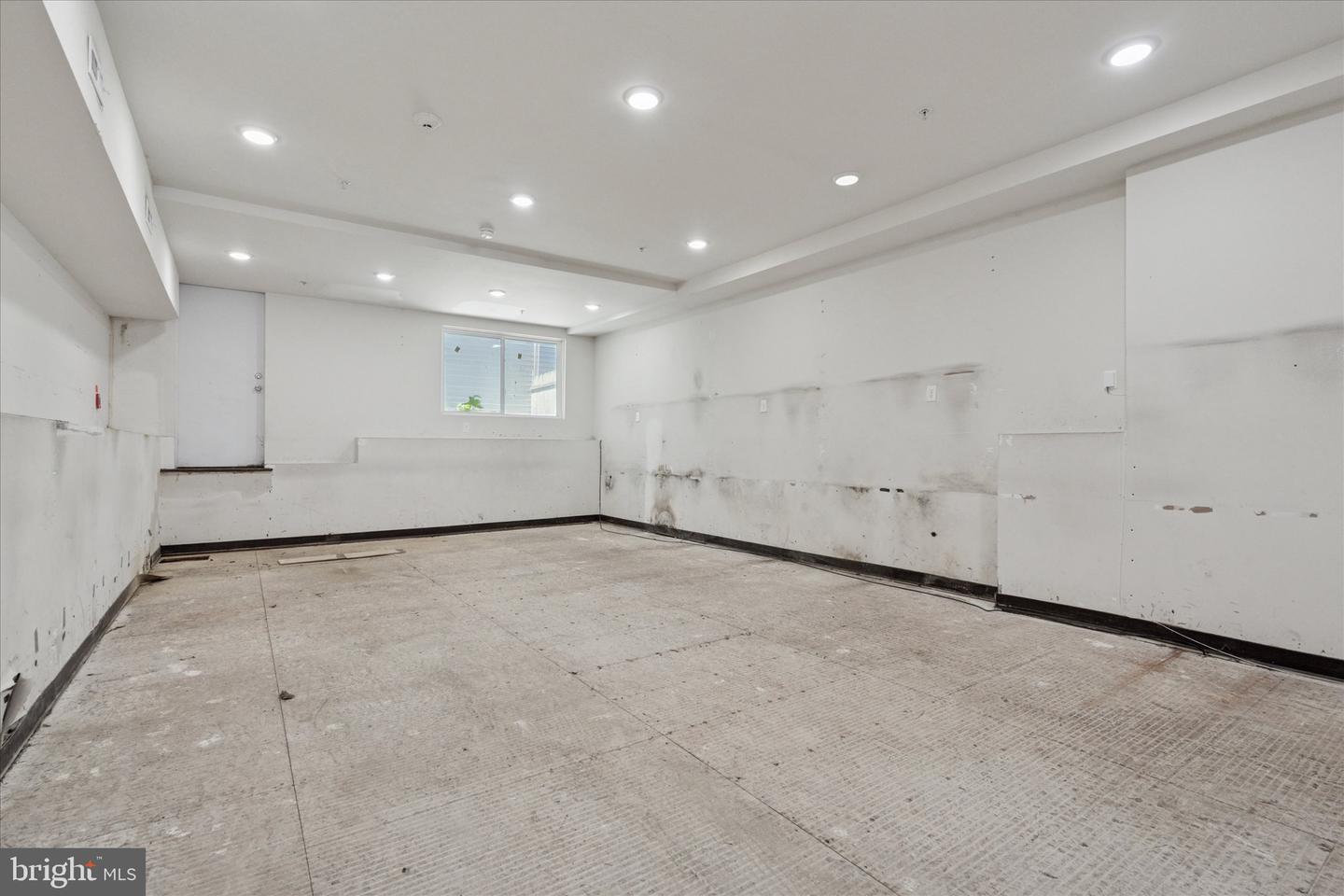 826-00 N Broad St Property Photo 8