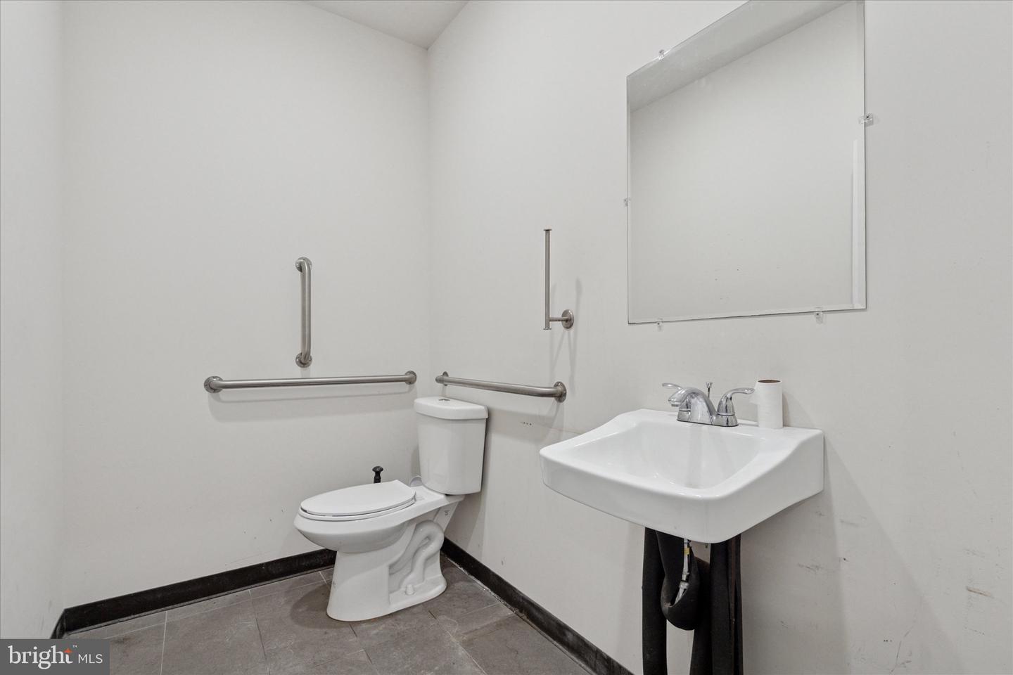826-00 N Broad St Property Photo 11