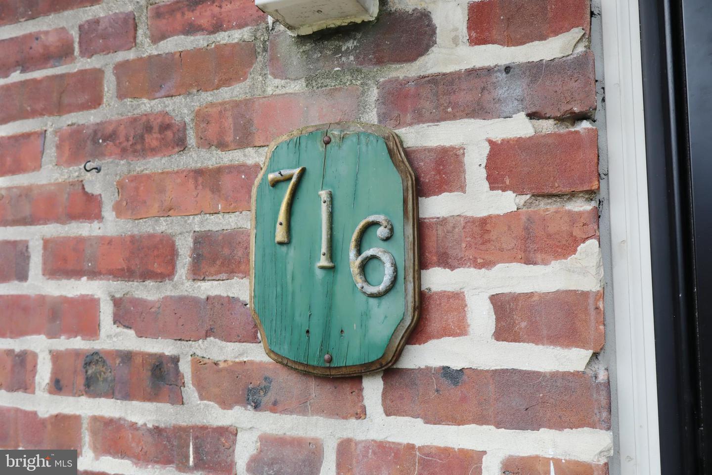 716 Disston St Property Photo 2