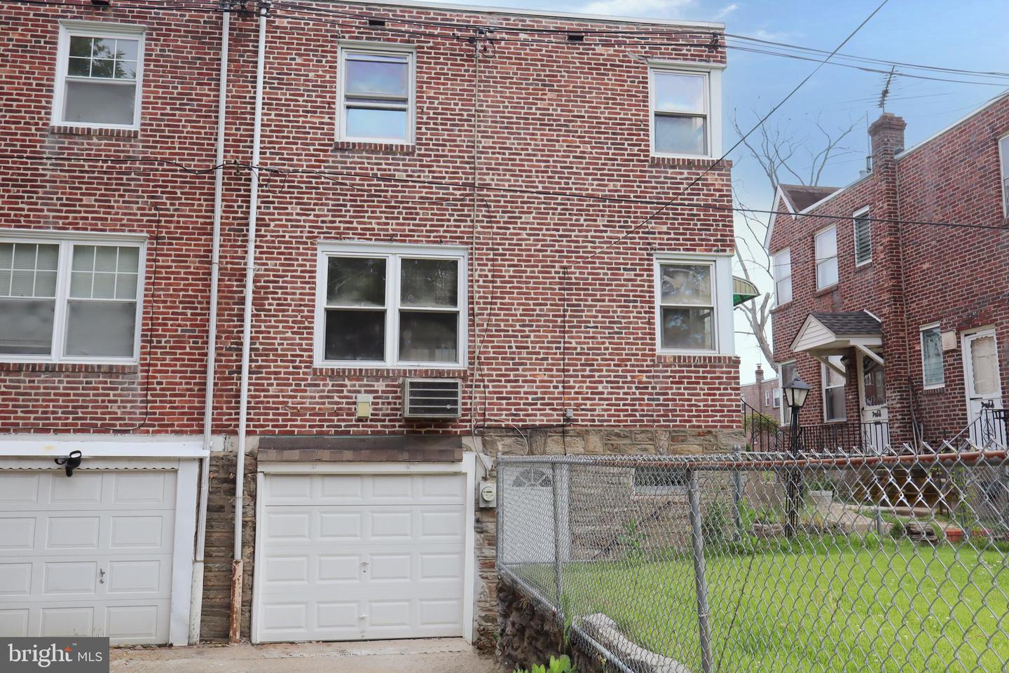 716 Disston St Property Photo 3
