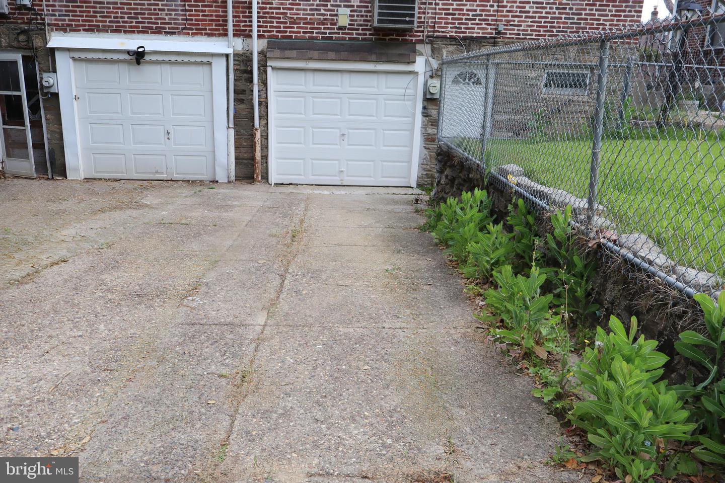 716 Disston St Property Photo 4