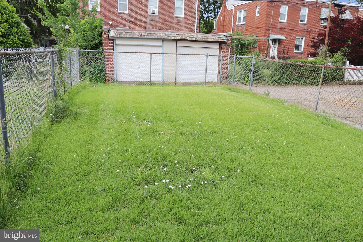 716 Disston St Property Photo 5