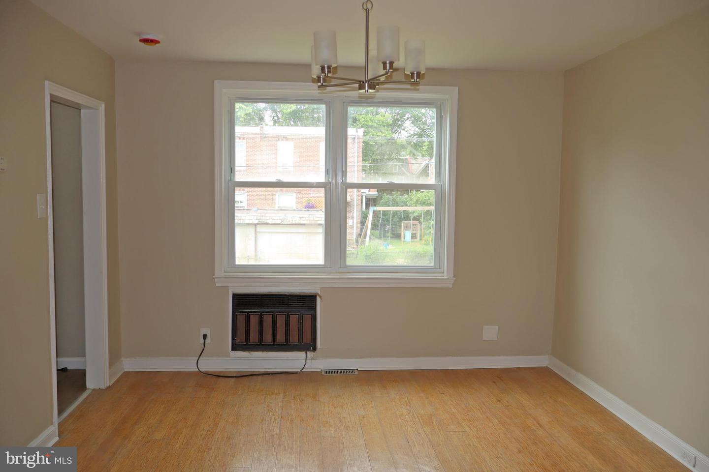 716 Disston St Property Photo 8