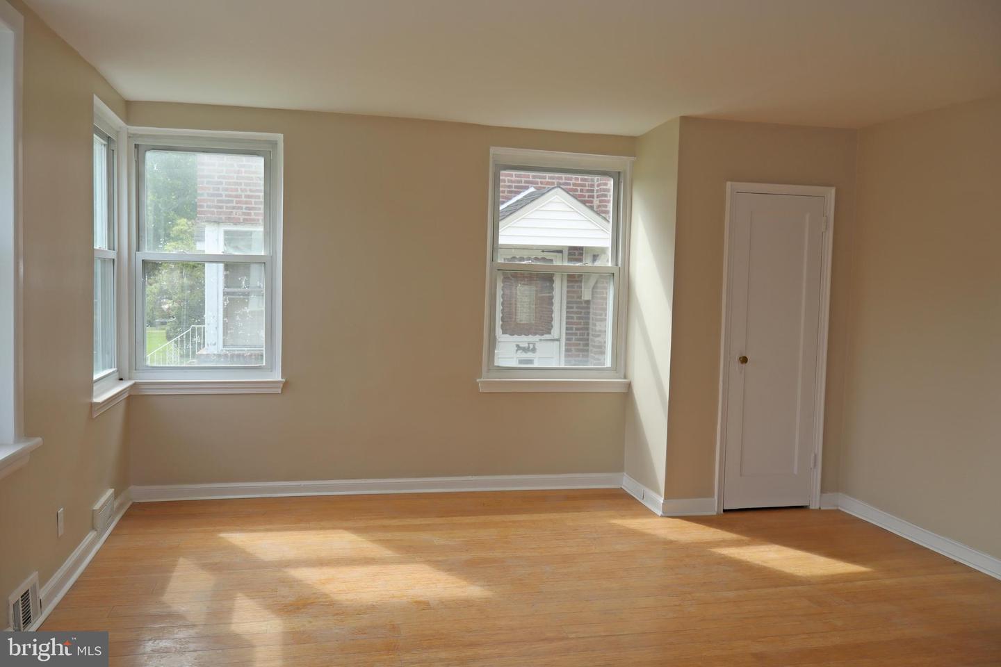 716 Disston St Property Photo 10