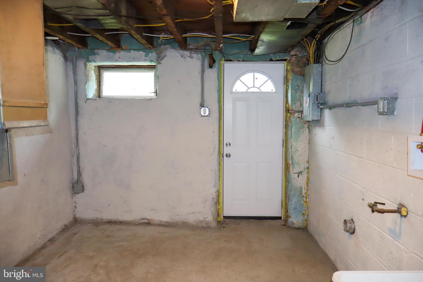 716 Disston St Property Photo 20