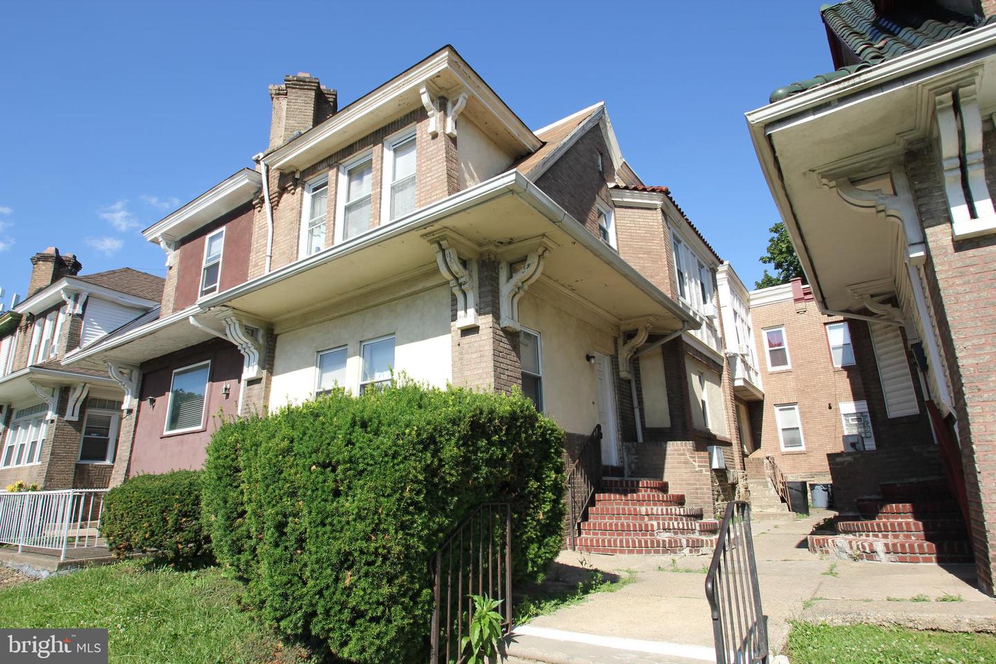 6439-00 N BROAD ST Property Photo 1