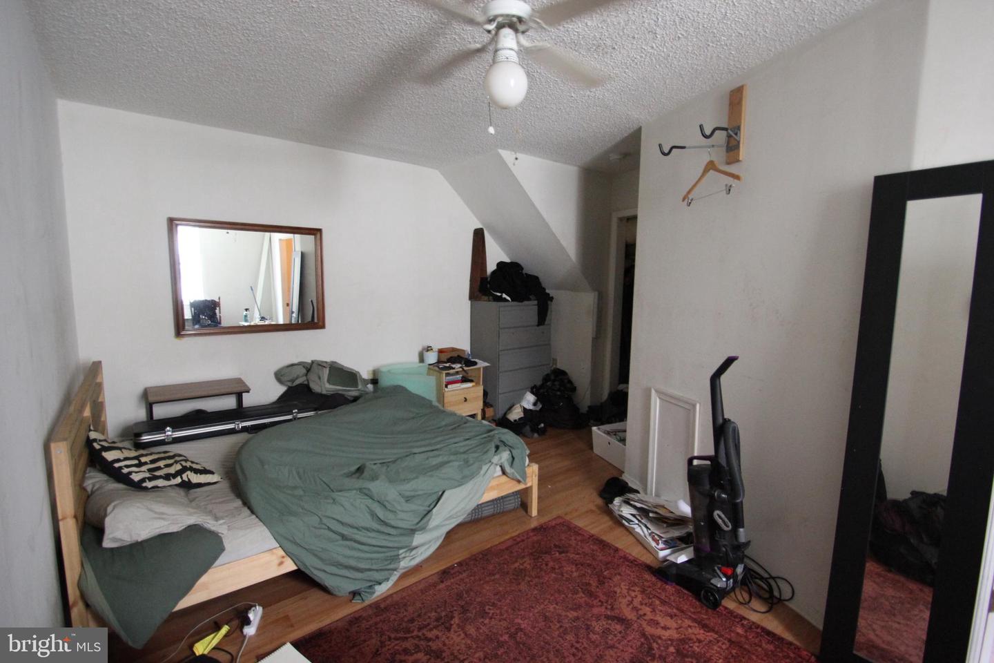6439-00 N Broad St Property Photo 3
