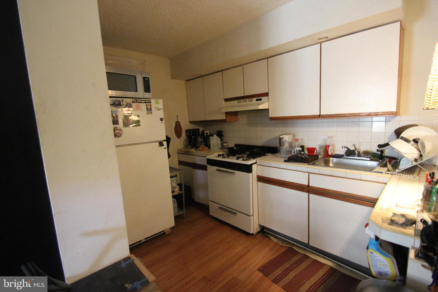 6439-00 N Broad St Property Photo 5