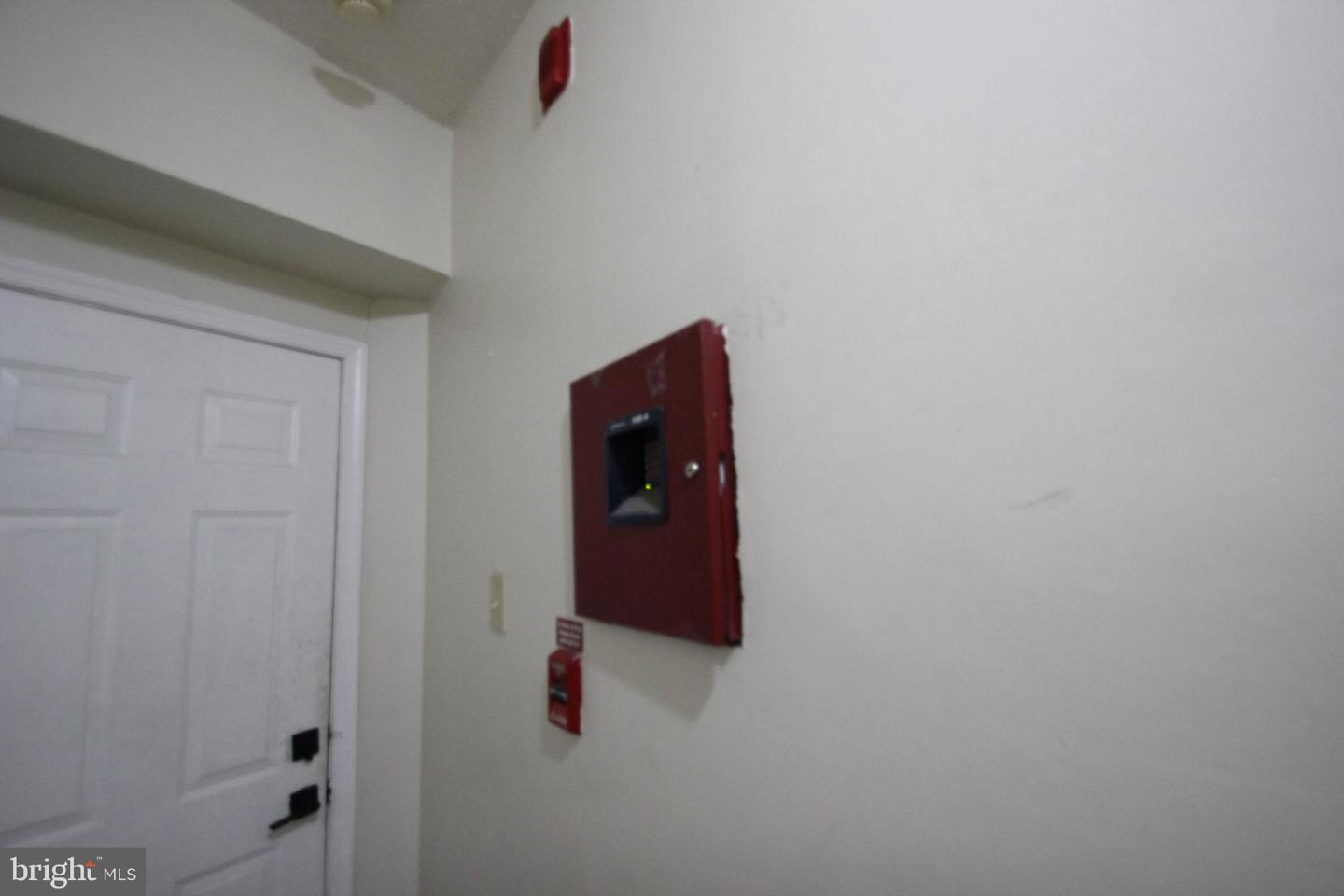 6439-00 N Broad St Property Photo 10