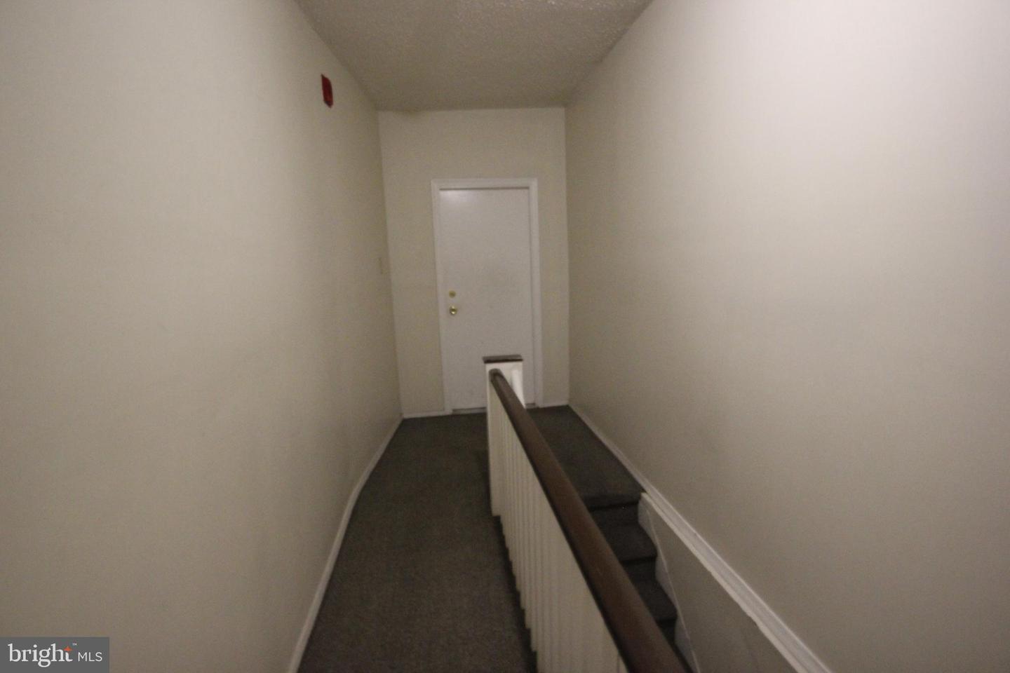6439-00 N Broad St Property Photo 12