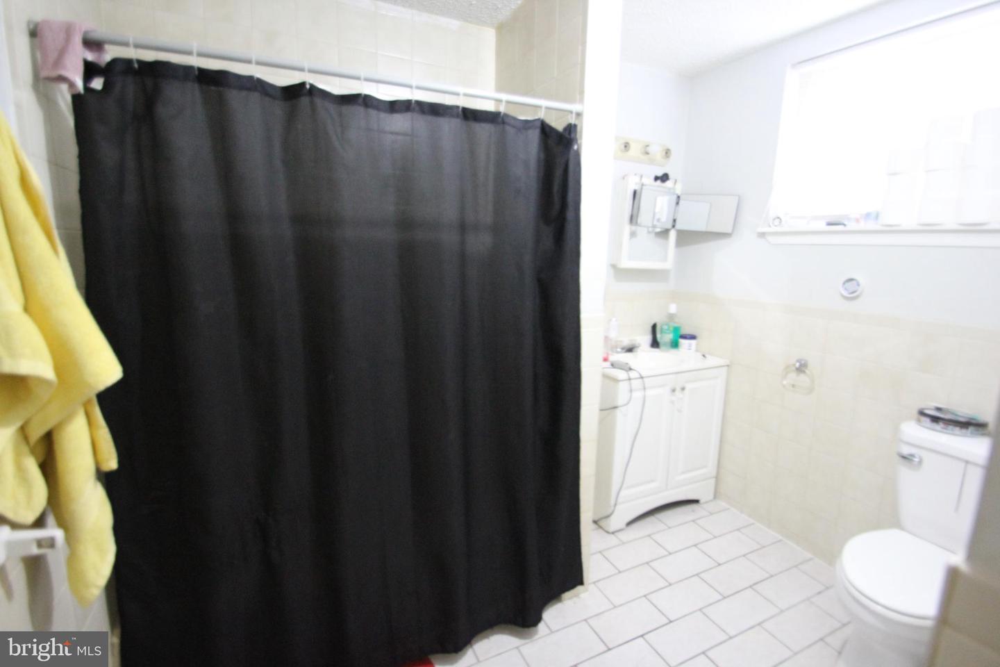 6439-00 N Broad St Property Photo 15