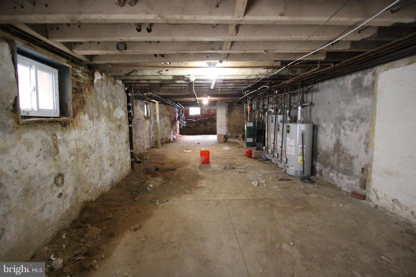 6439-00 N Broad St Property Photo 17