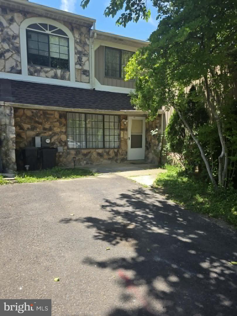 1102 STEWART PL Property Photo 1