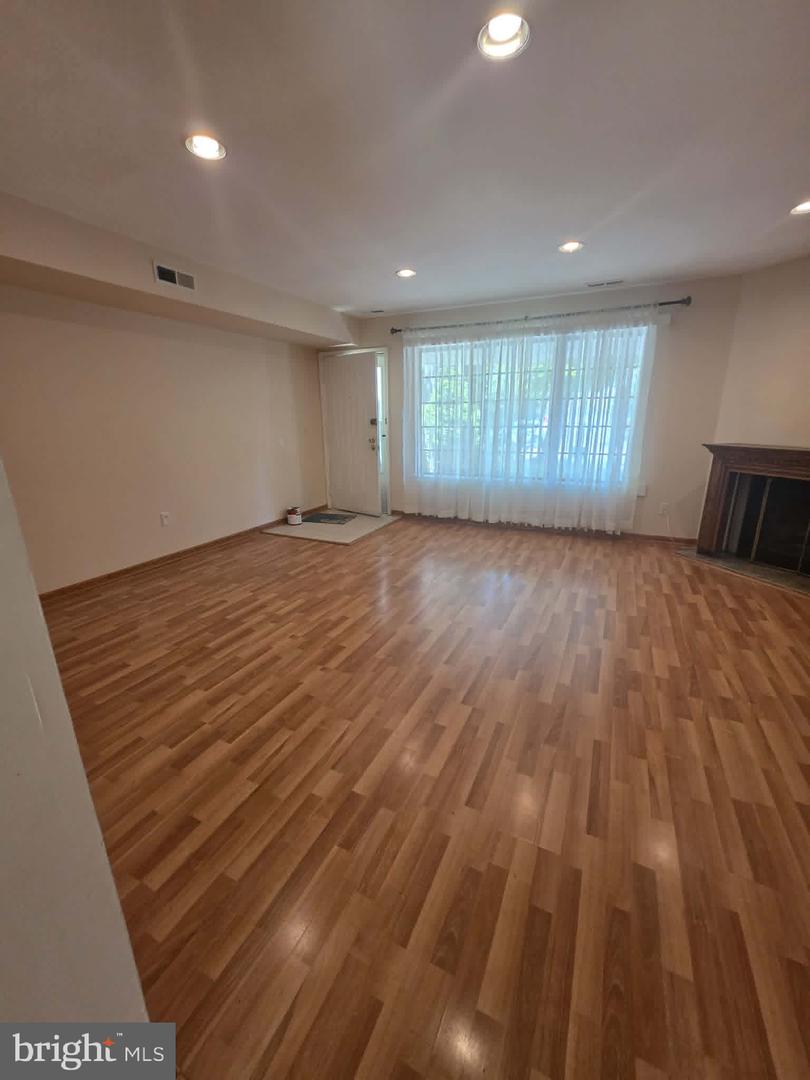 1102 Stewart Pl Property Photo 3
