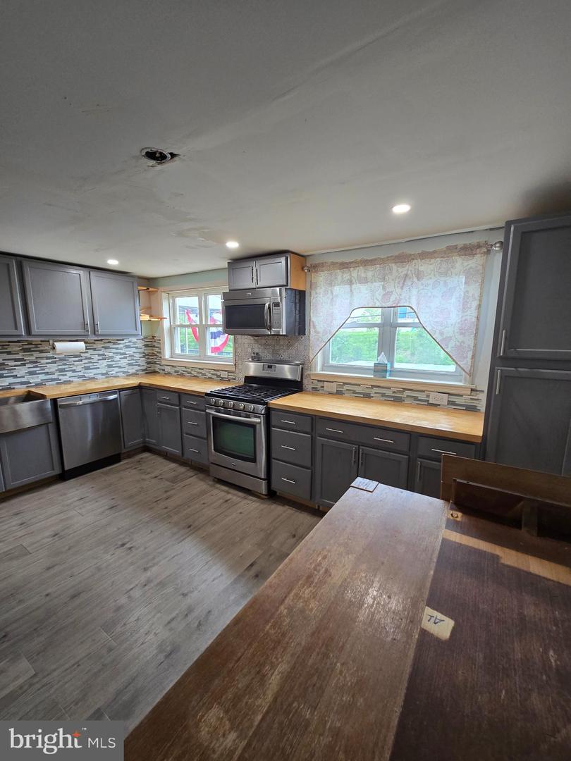4431 Garden St Property Photo 4