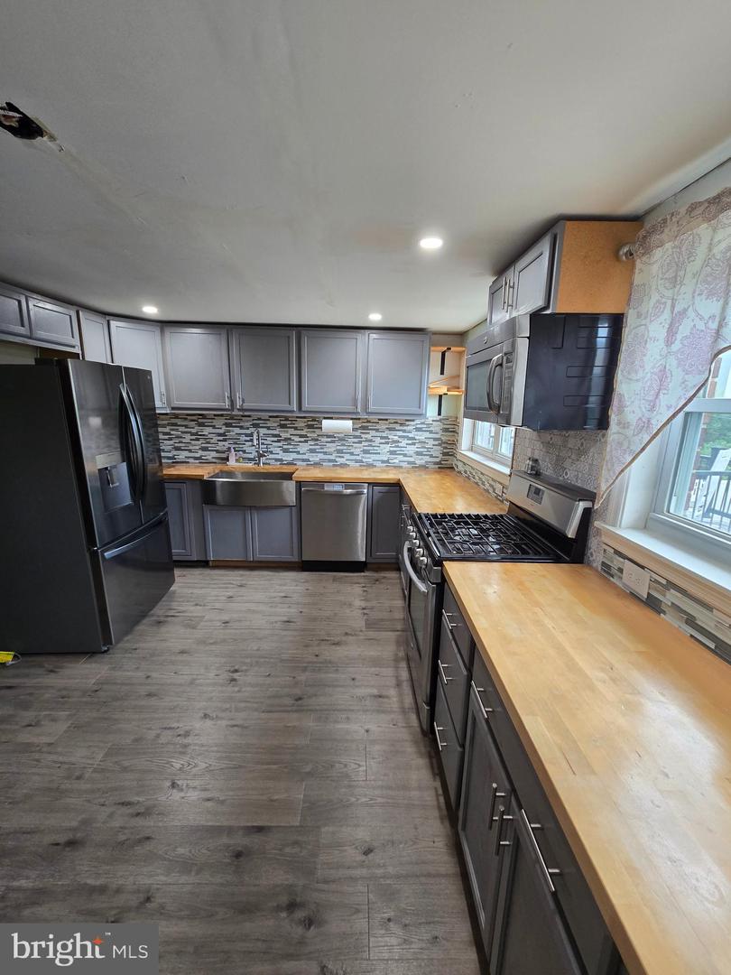 4431 Garden St Property Photo 5