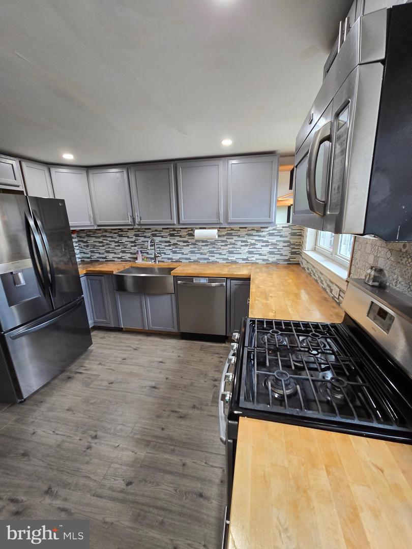4431 Garden St Property Photo 6