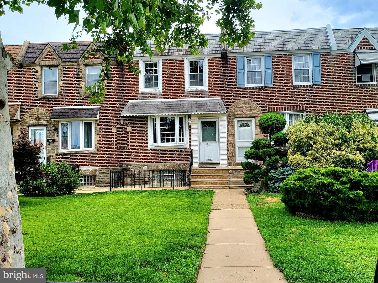 6137 Hawthorne St Property Photo 4
