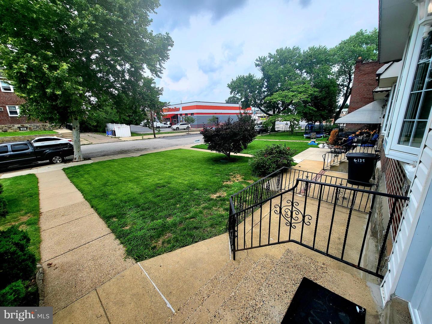 6137 Hawthorne St Property Photo 5