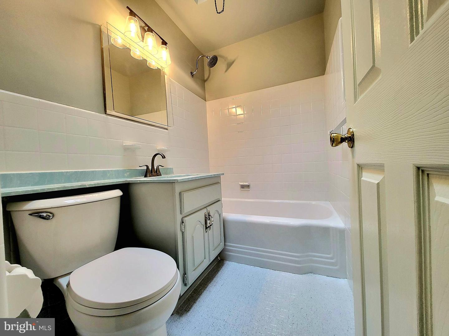 6137 Hawthorne St Property Photo 24