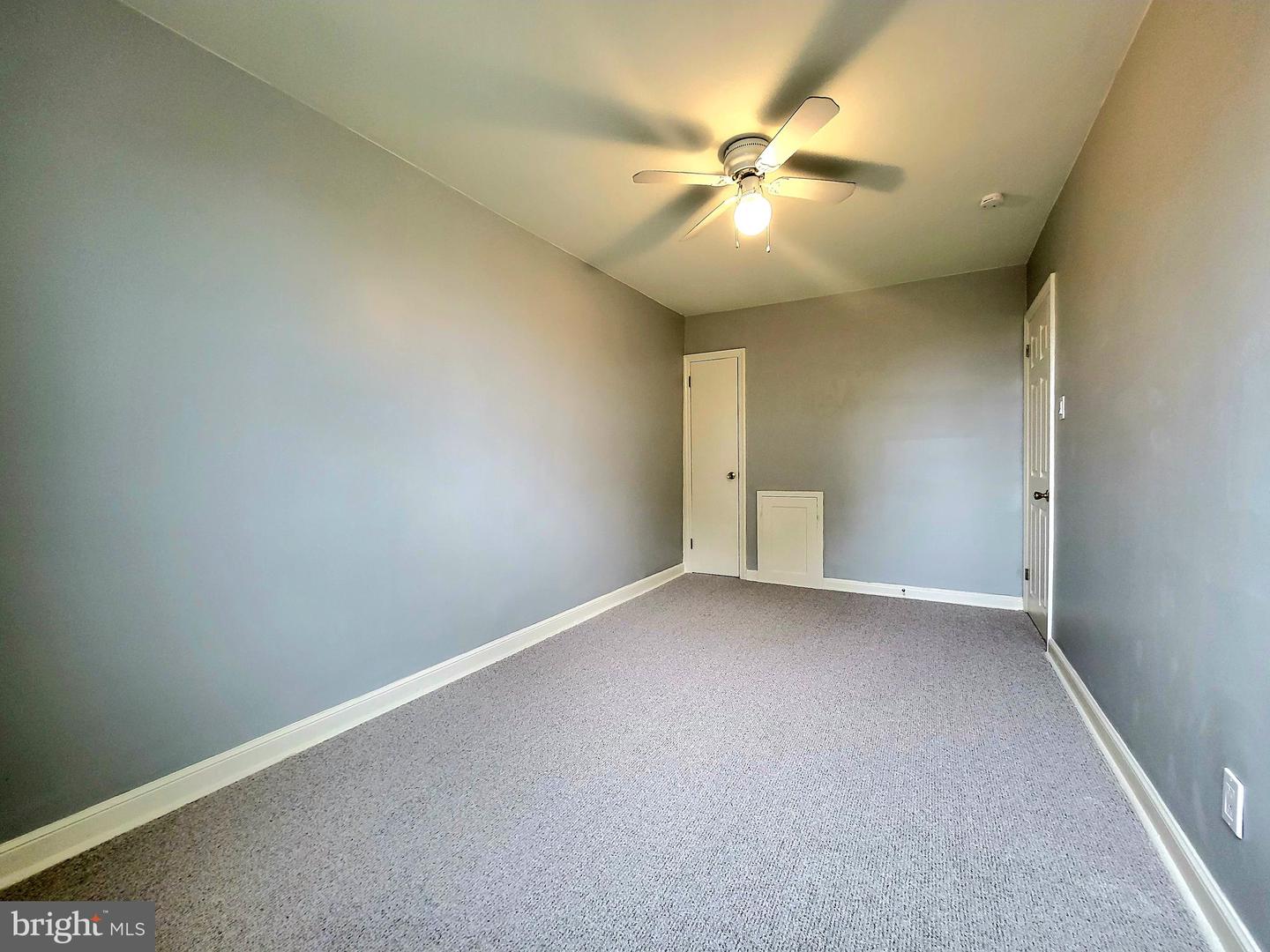 6137 Hawthorne St Property Photo 28