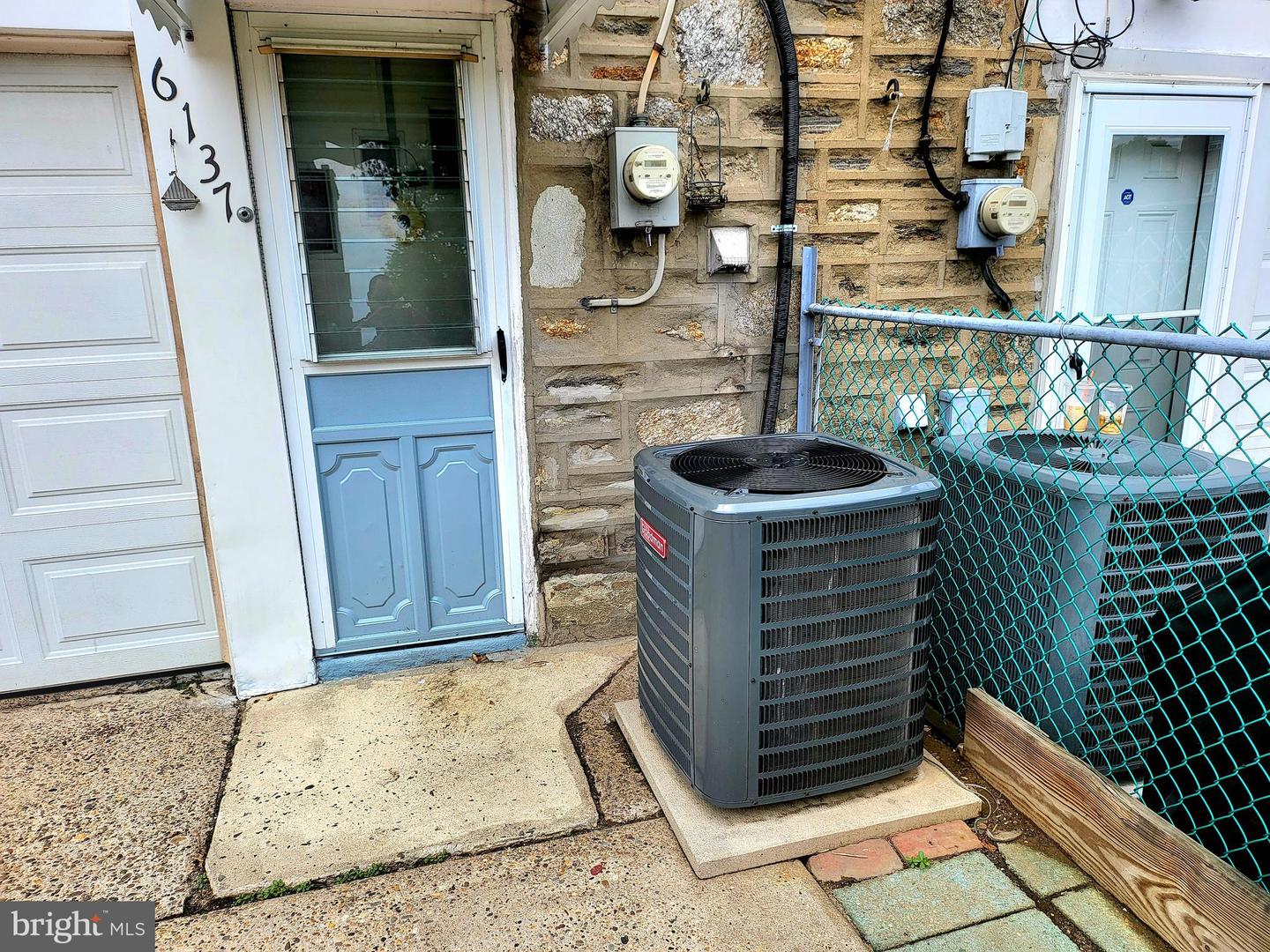 6137 Hawthorne St Property Photo 38