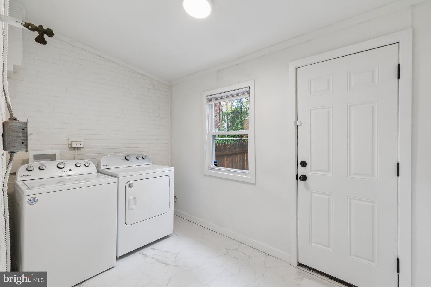647 S 55th St Property Photo 11