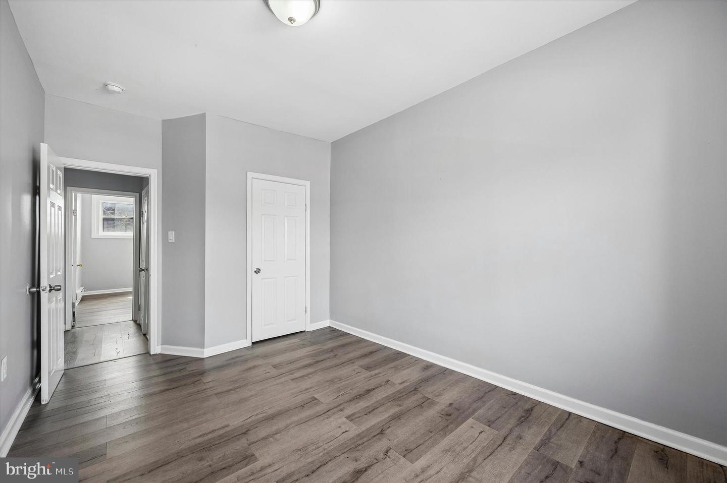 2406 W Clearfield St Property Photo 32