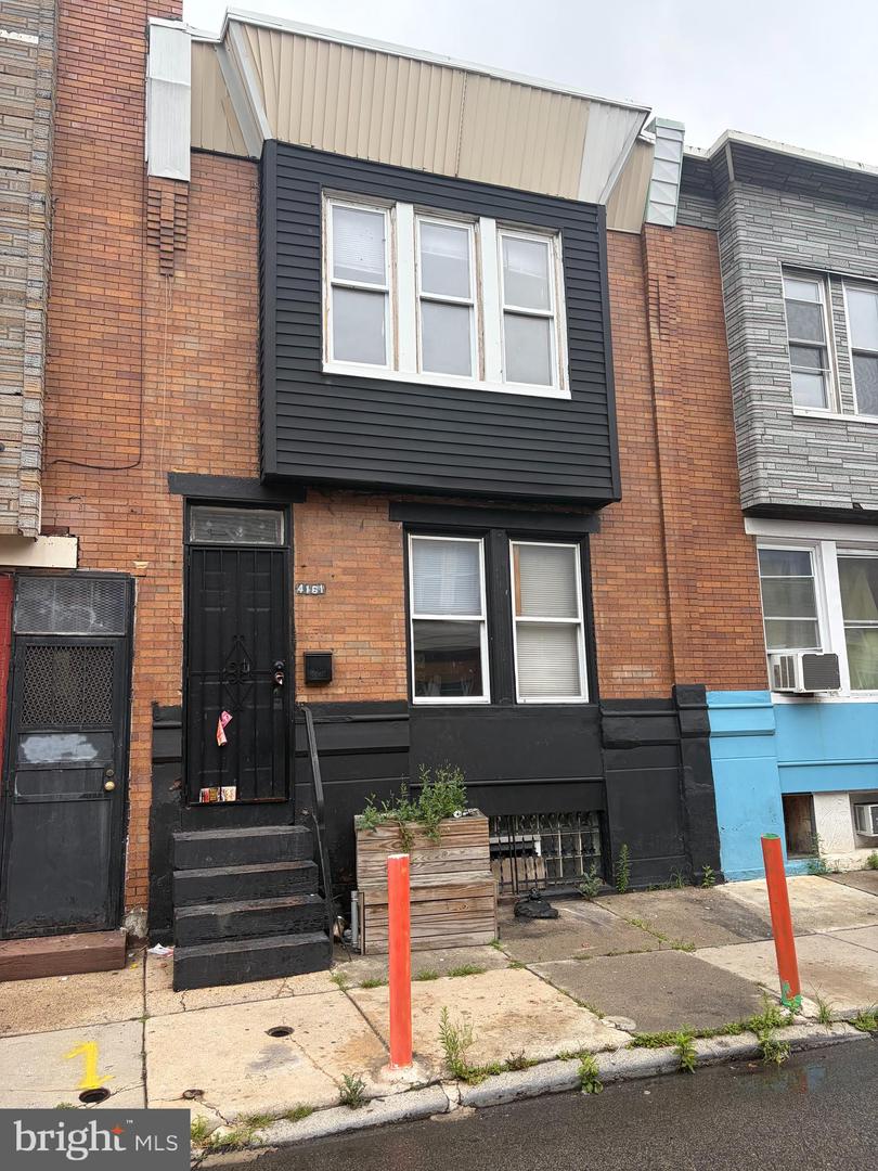 4161 N Darien St Property Photo 1