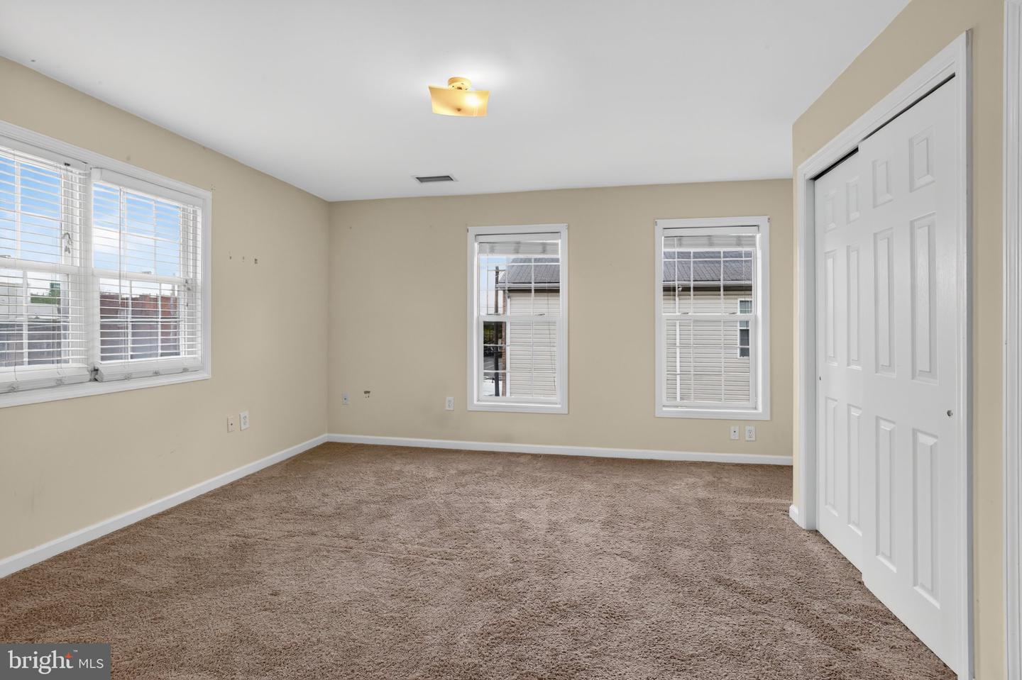 2683 Edgemont St Property Photo 16