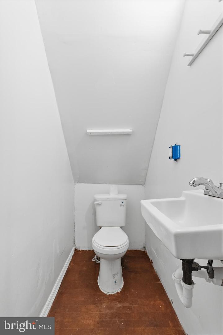 4548 N 17th St Property Photo 13
