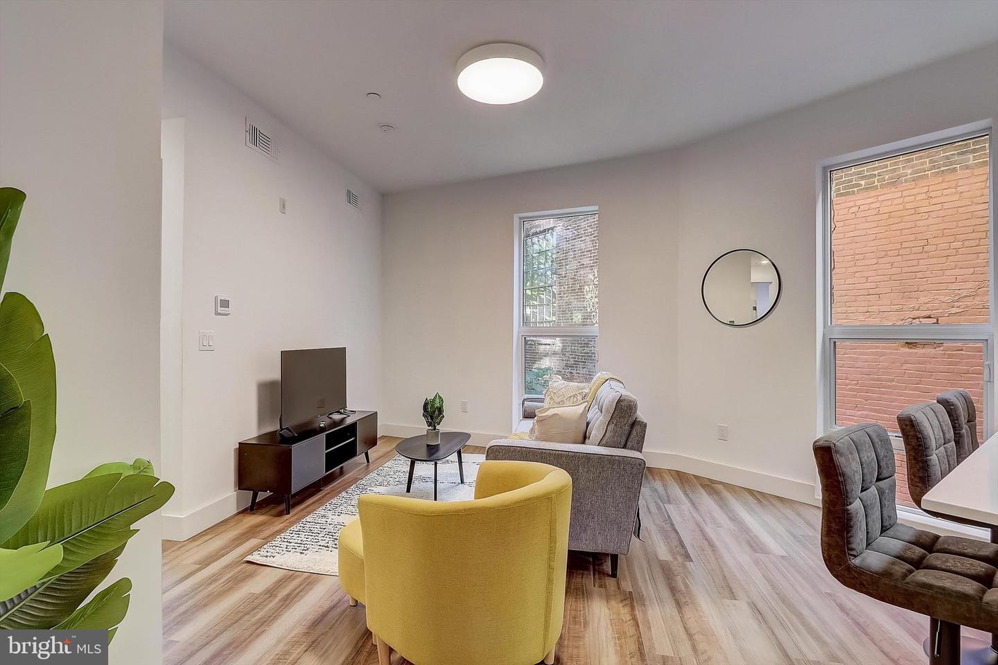 3029 W Glenwood Ave #309 Property Photo 12