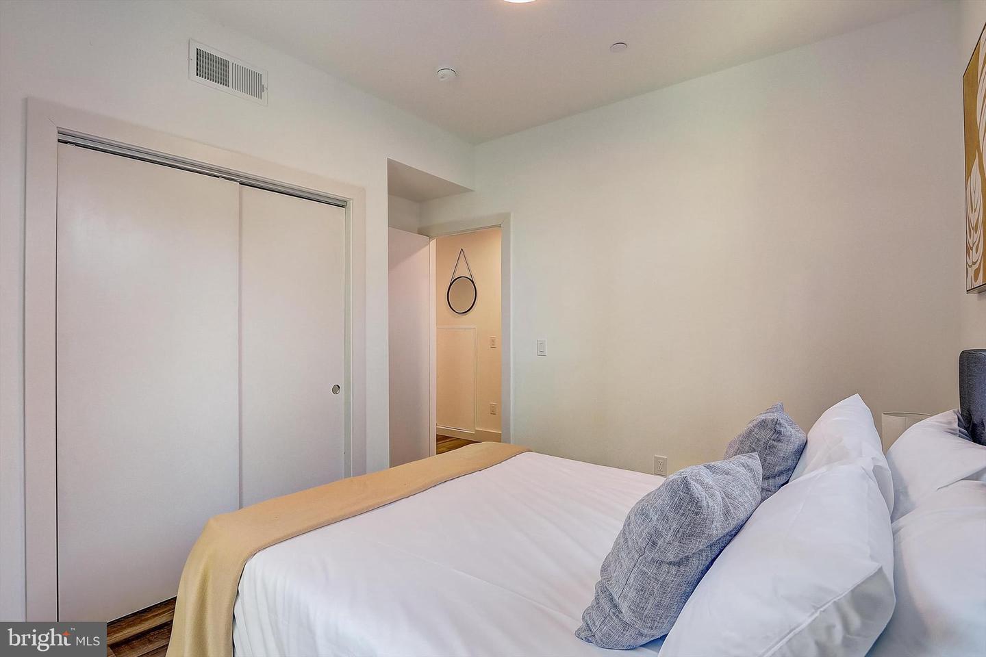 3029 W Glenwood Ave #309 Property Photo 17