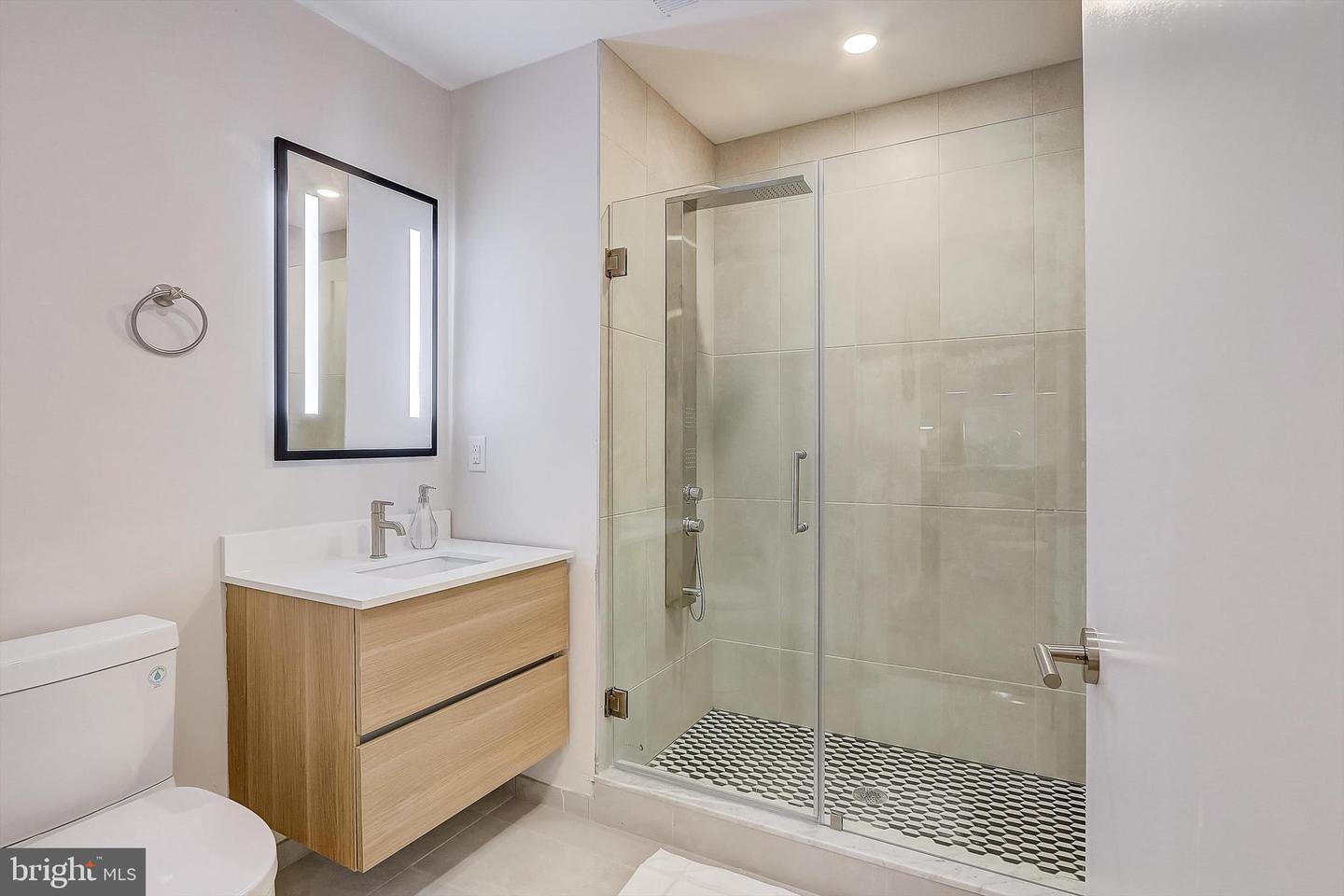 3029 W Glenwood Ave #309 Property Photo 18