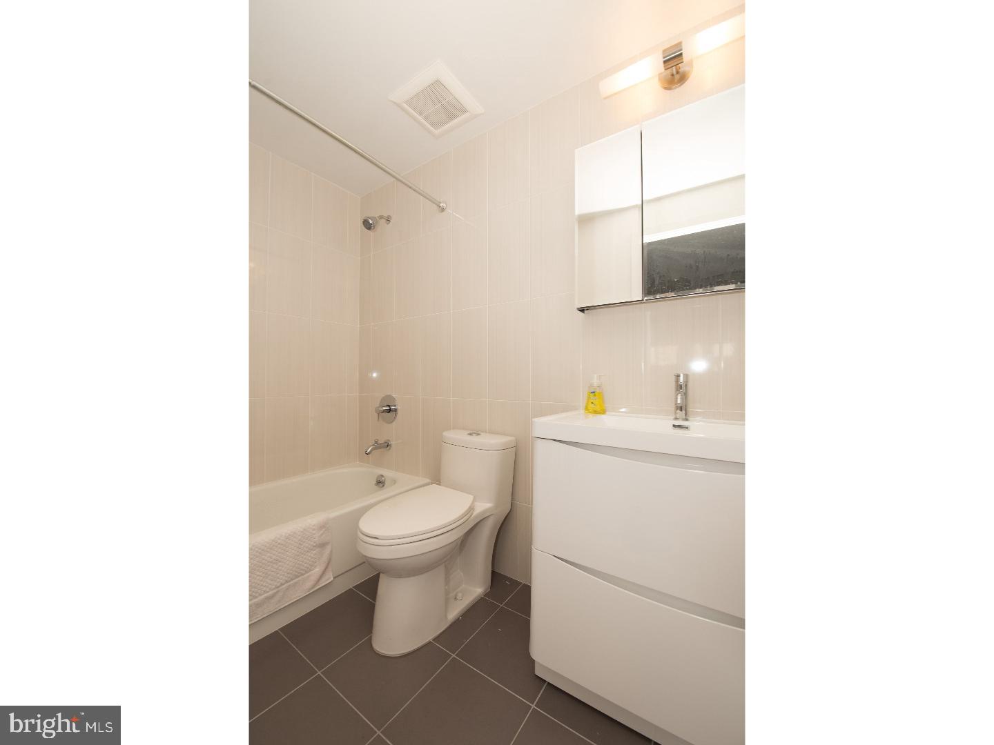 2301 Cherry St #3c Property Photo 18
