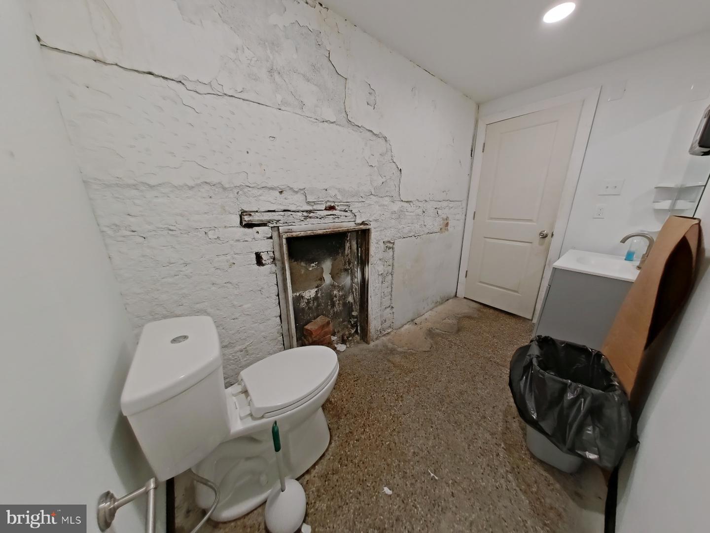 1537-39 Deal St Property Photo 8