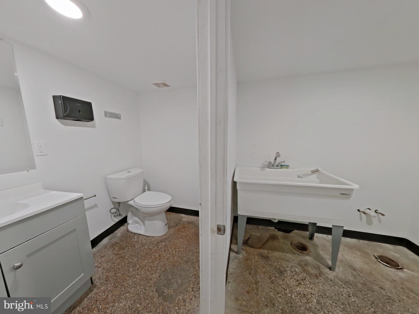 1537-39 Deal St Property Photo 9